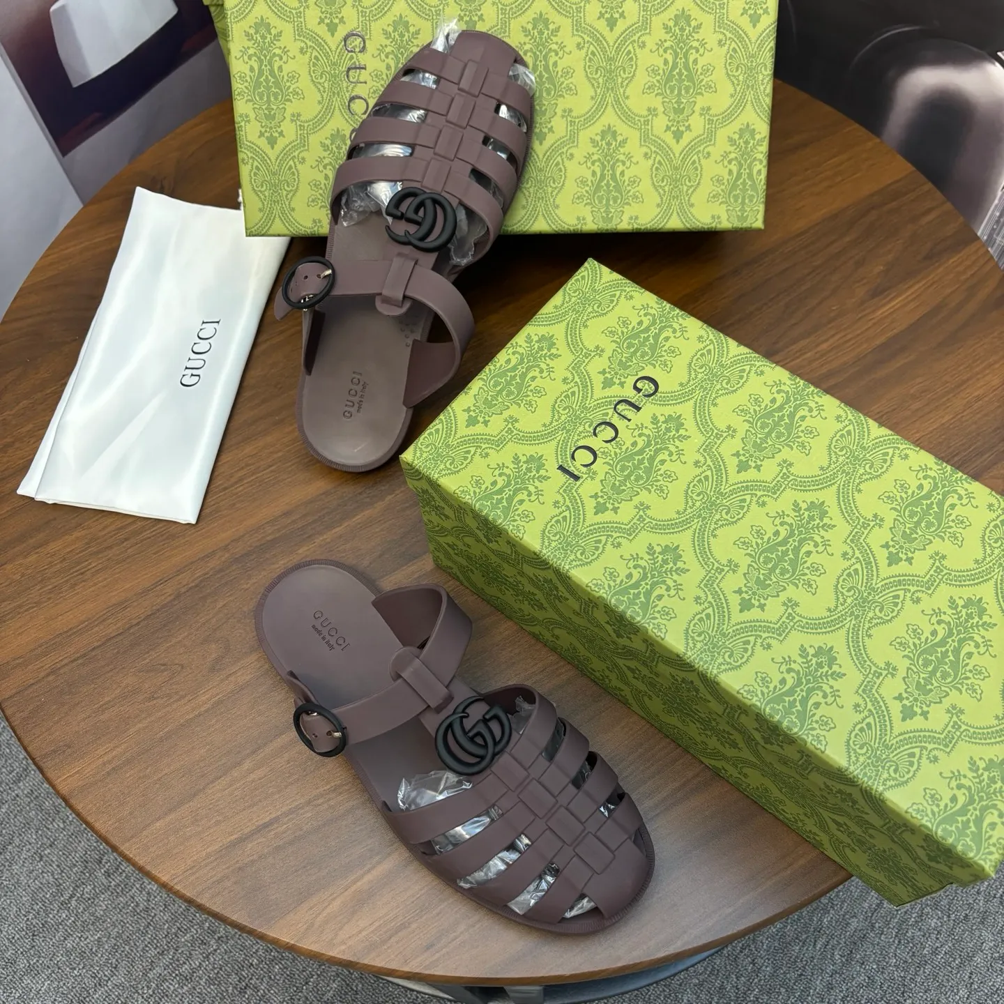 Men's shoes 260💰 [Gucci] Counter quality, top-quality original goods, real photos! Original TPU material, fine workmanship, comfortable; genuine 1:1 replica Size: 38 ~ 46
